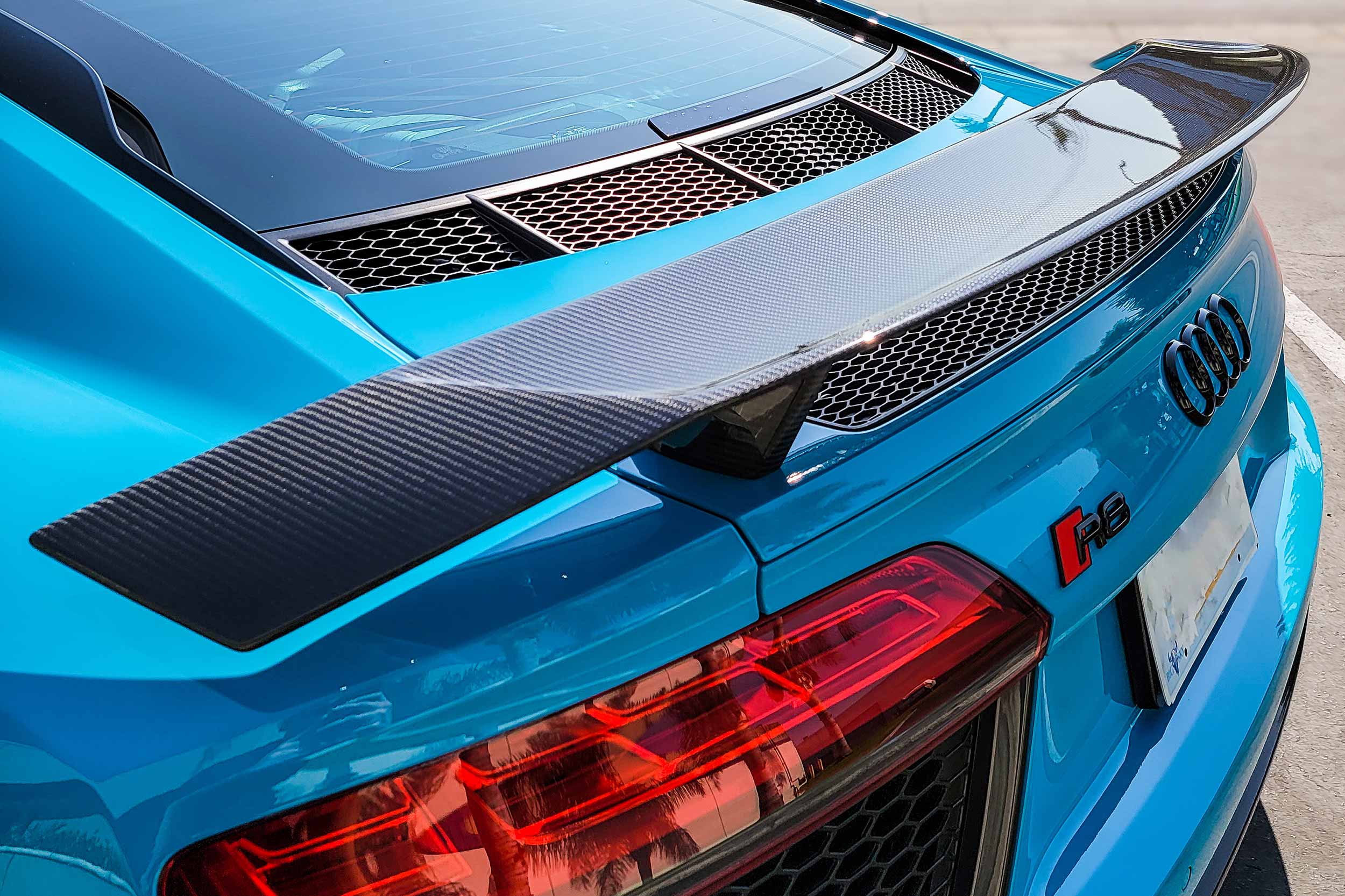 2019-audi-r8-miami-blue-rear-spoiler