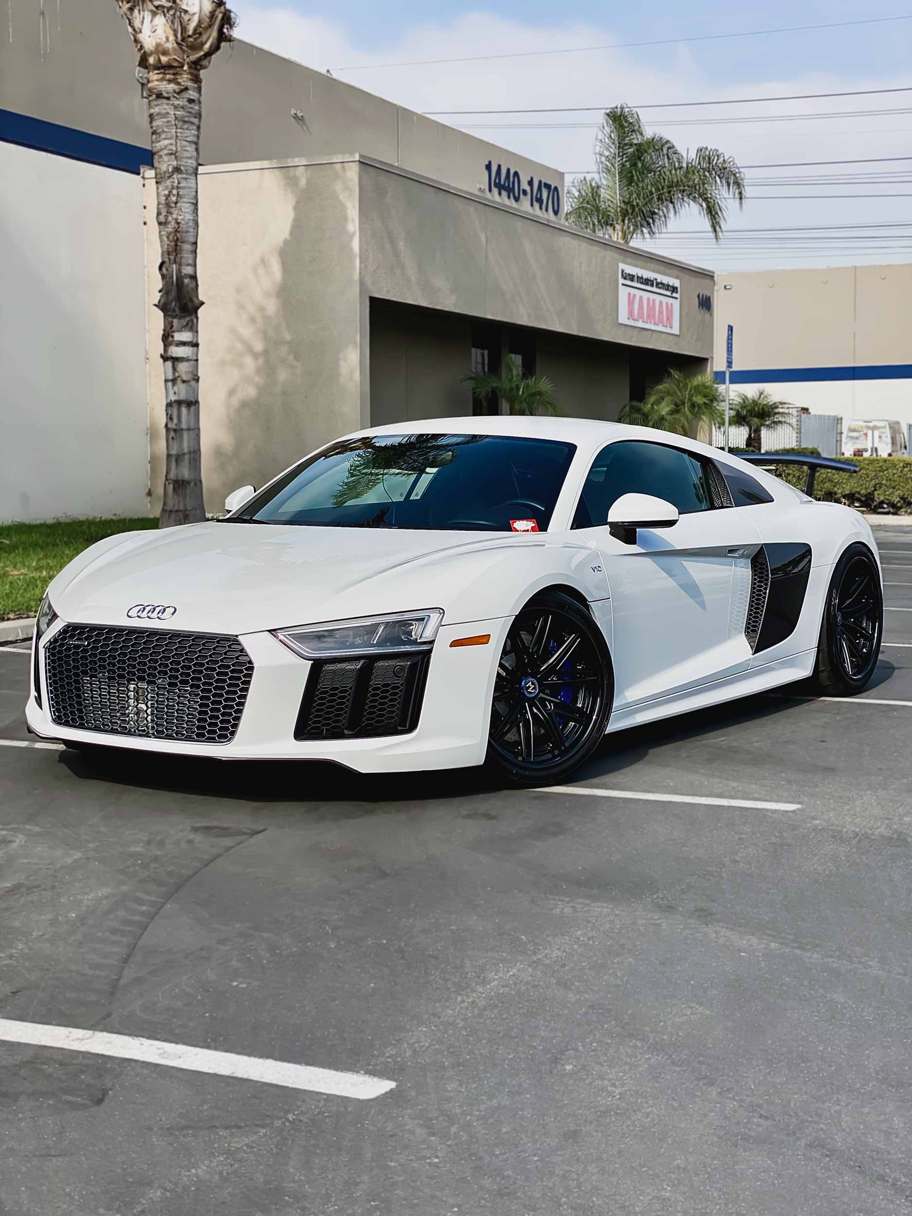 white-audi-r8-v10-sheepy-racing