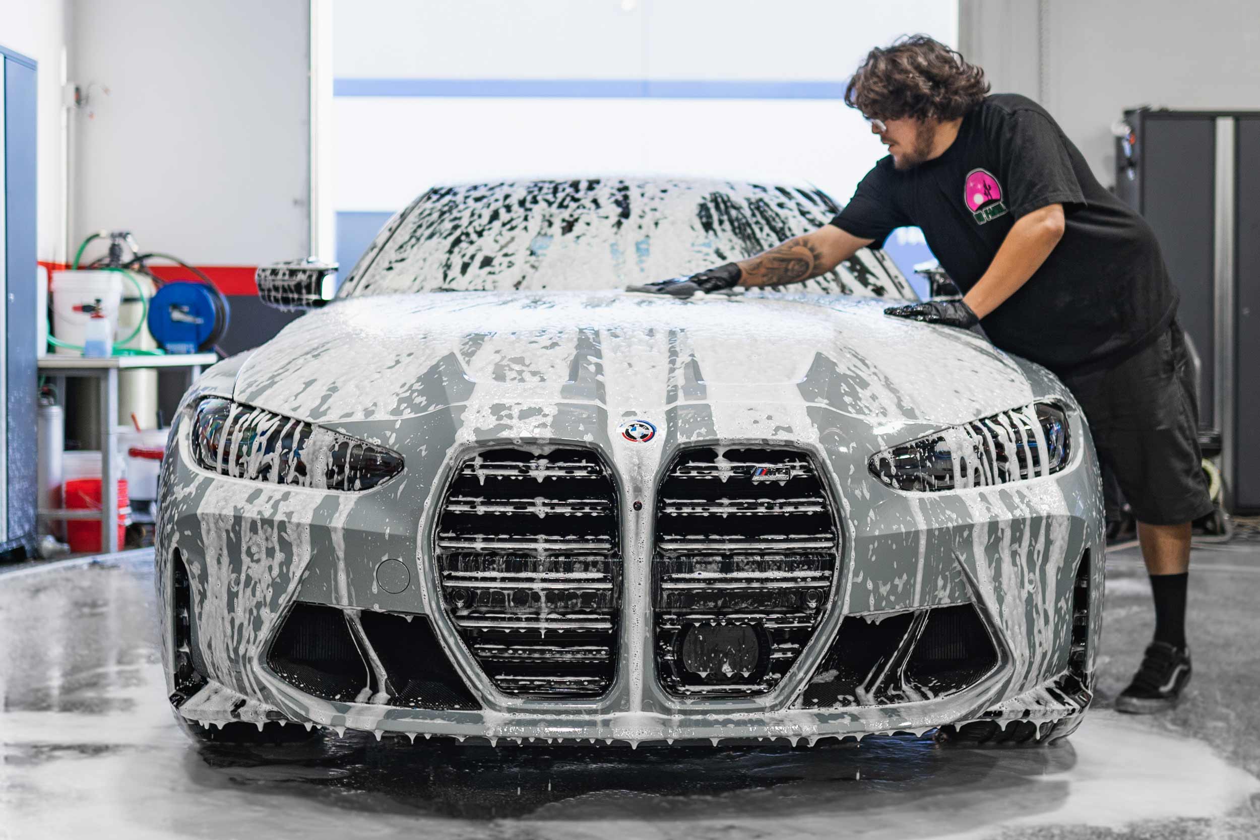 2022-BMW-M4C-washing