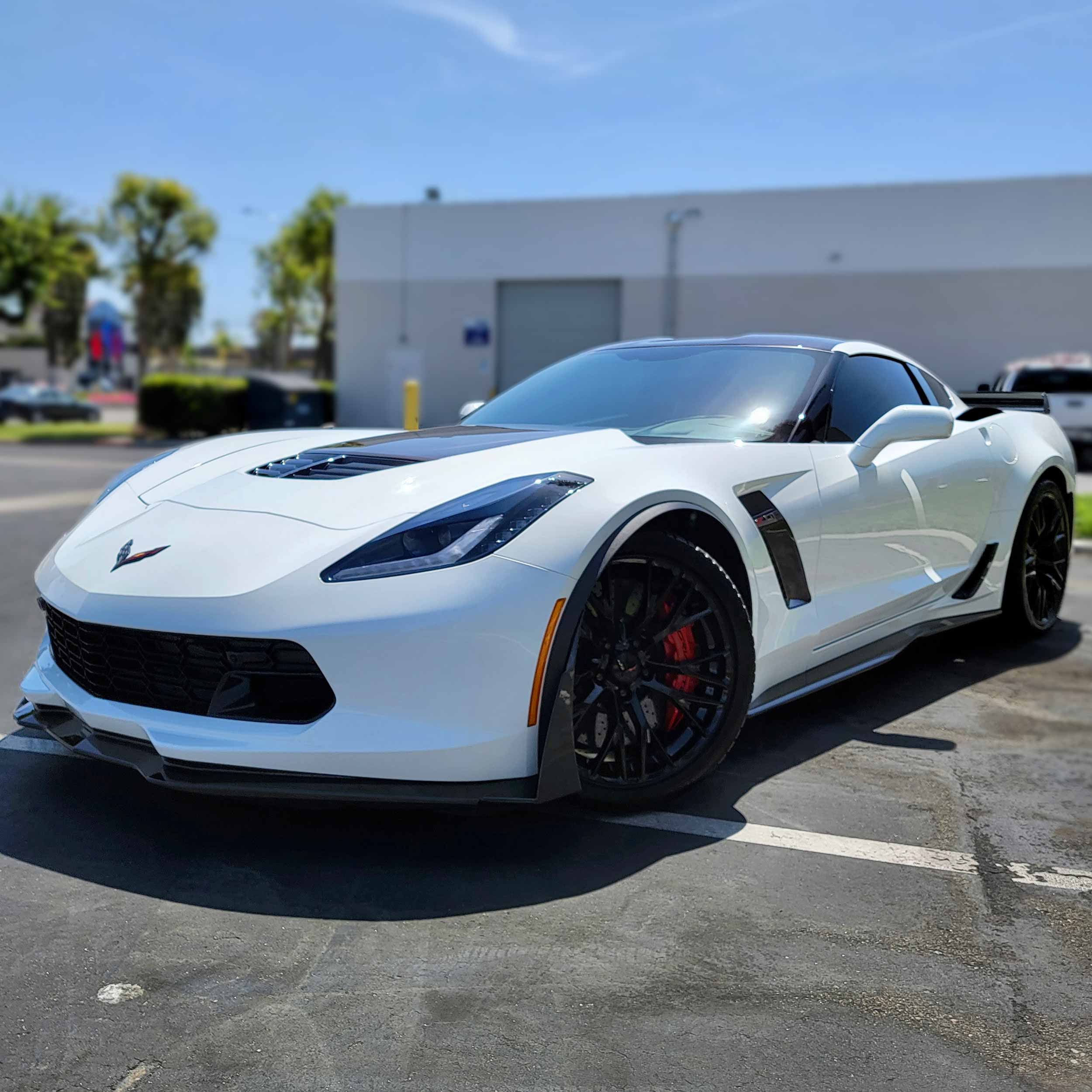 white-corvette-z06