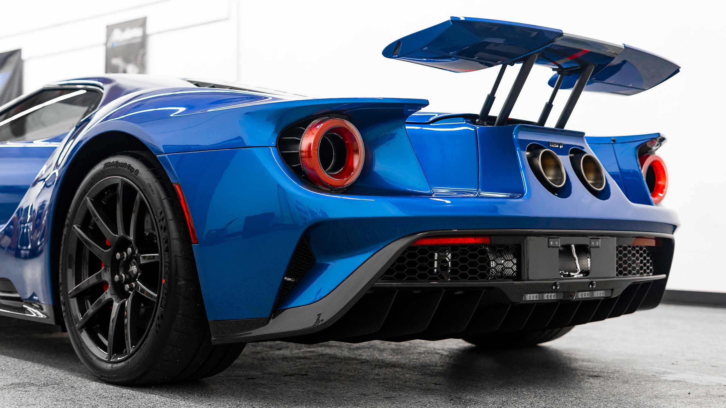 liquid-blue-ford-gt-supercar-rear-end-exhaust