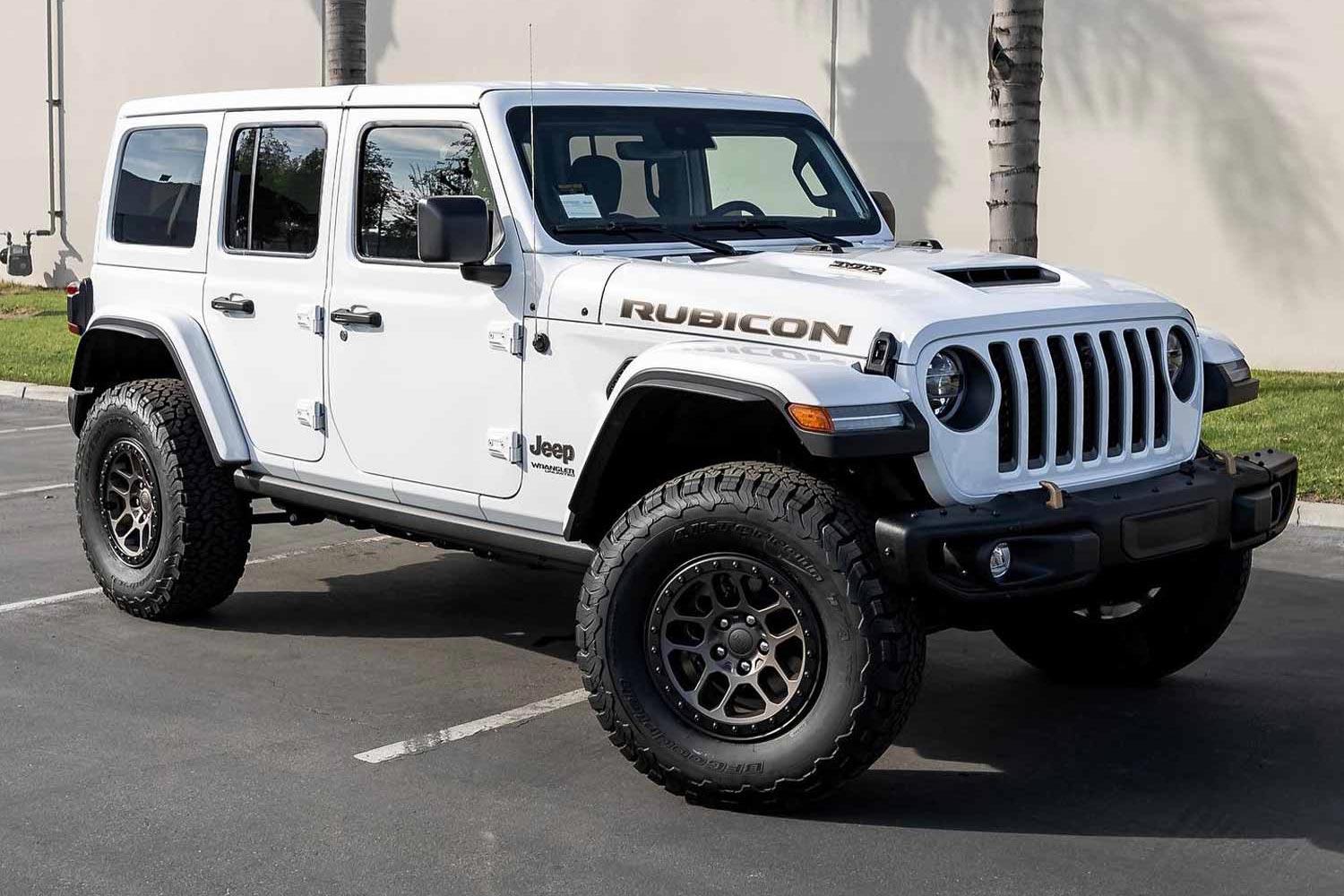 2021-white-jeep-wrangler-rubicon-392-white-and-gold