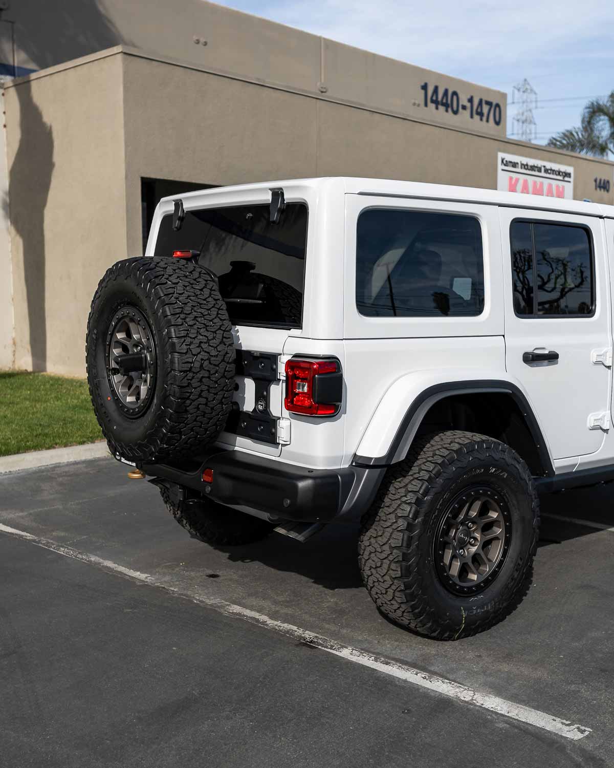 2022-Jeep-Wrangler-Rubicon-392-white-and-gold-1