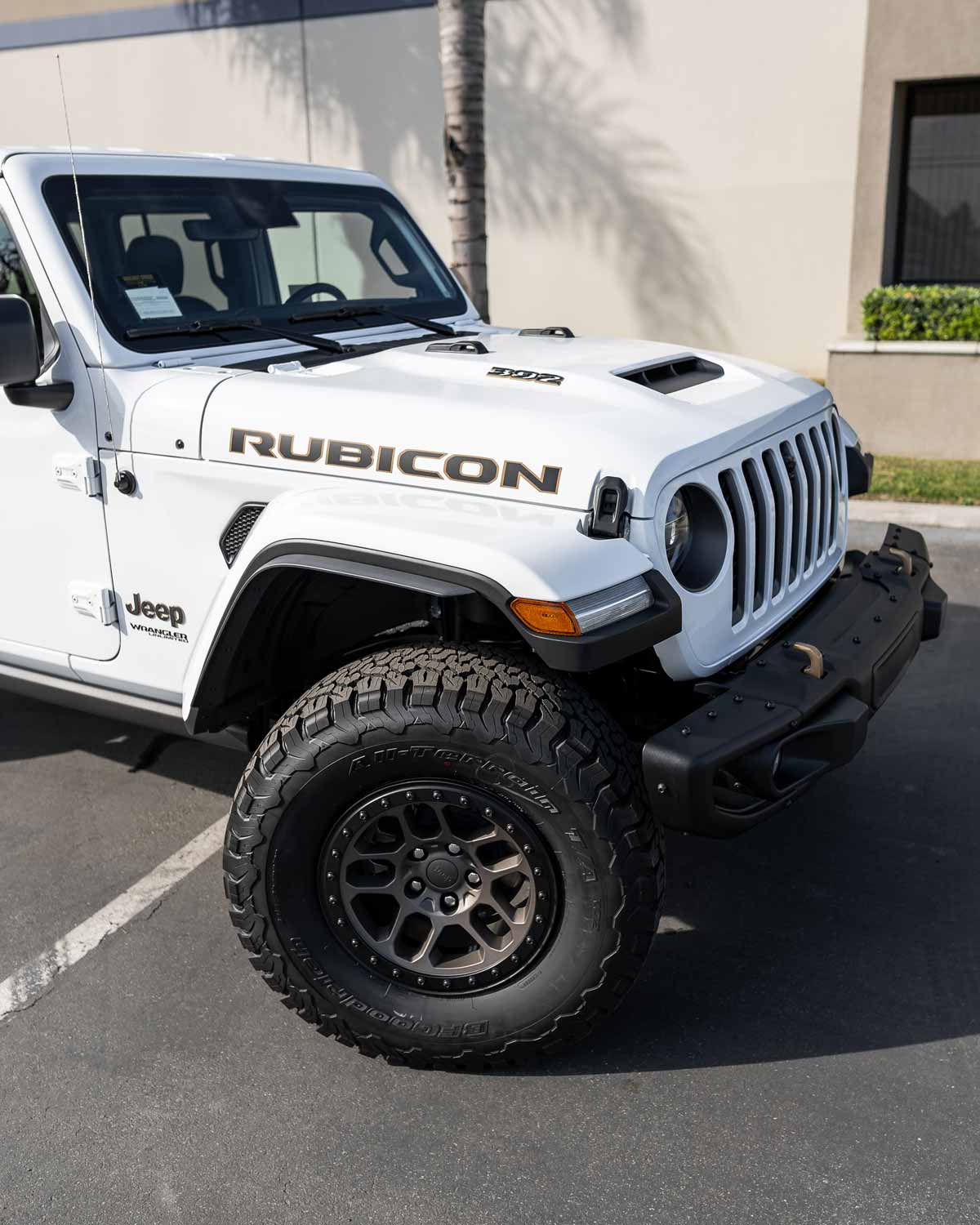 2022-jeep-wrangler-rubicon-392-white-and-gold-2