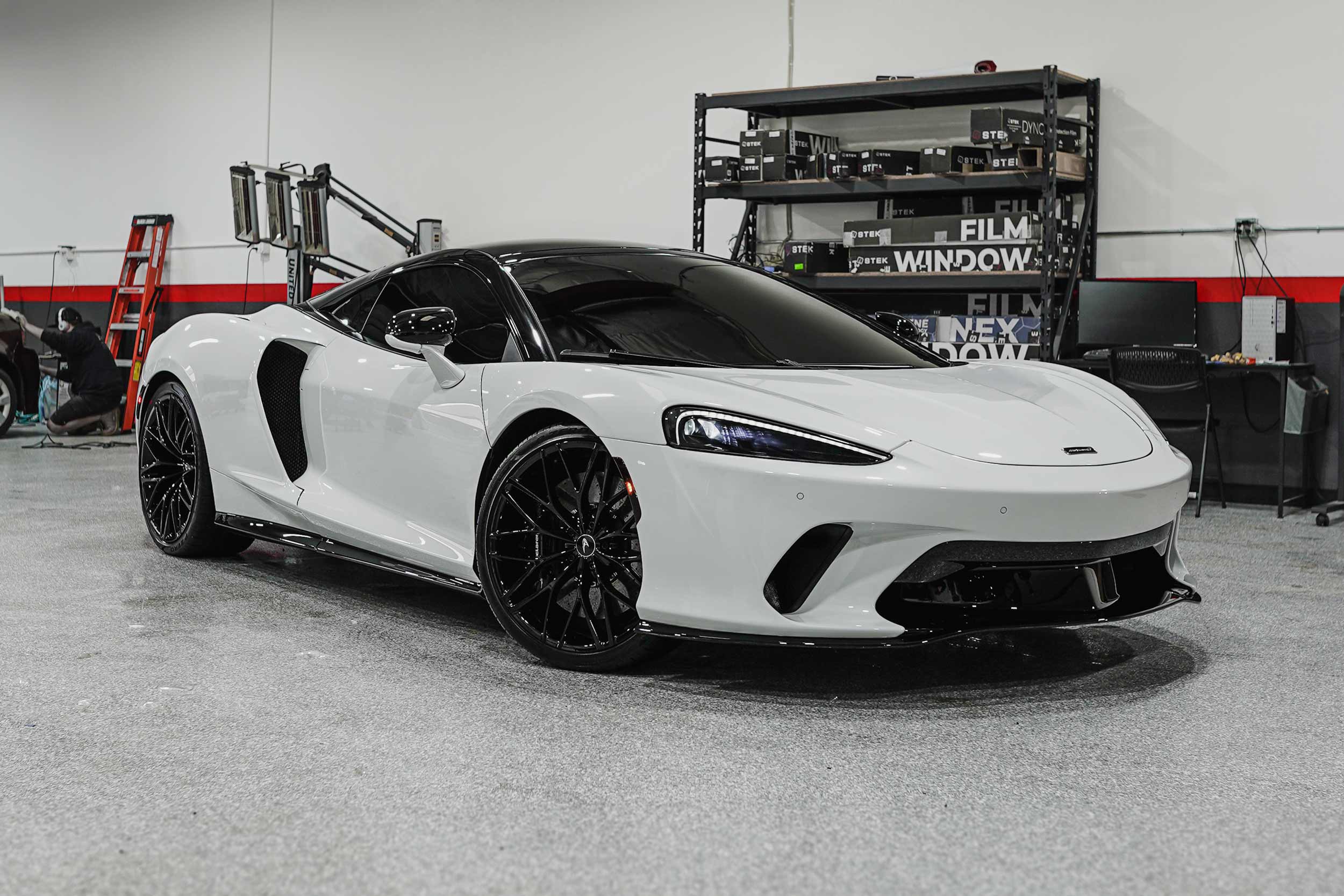 2022-white-mclaren-gt