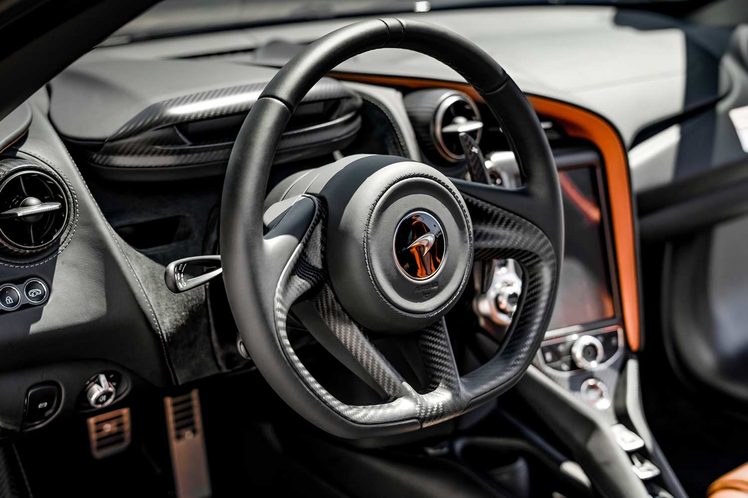 mclaren-720s-steering-wheel