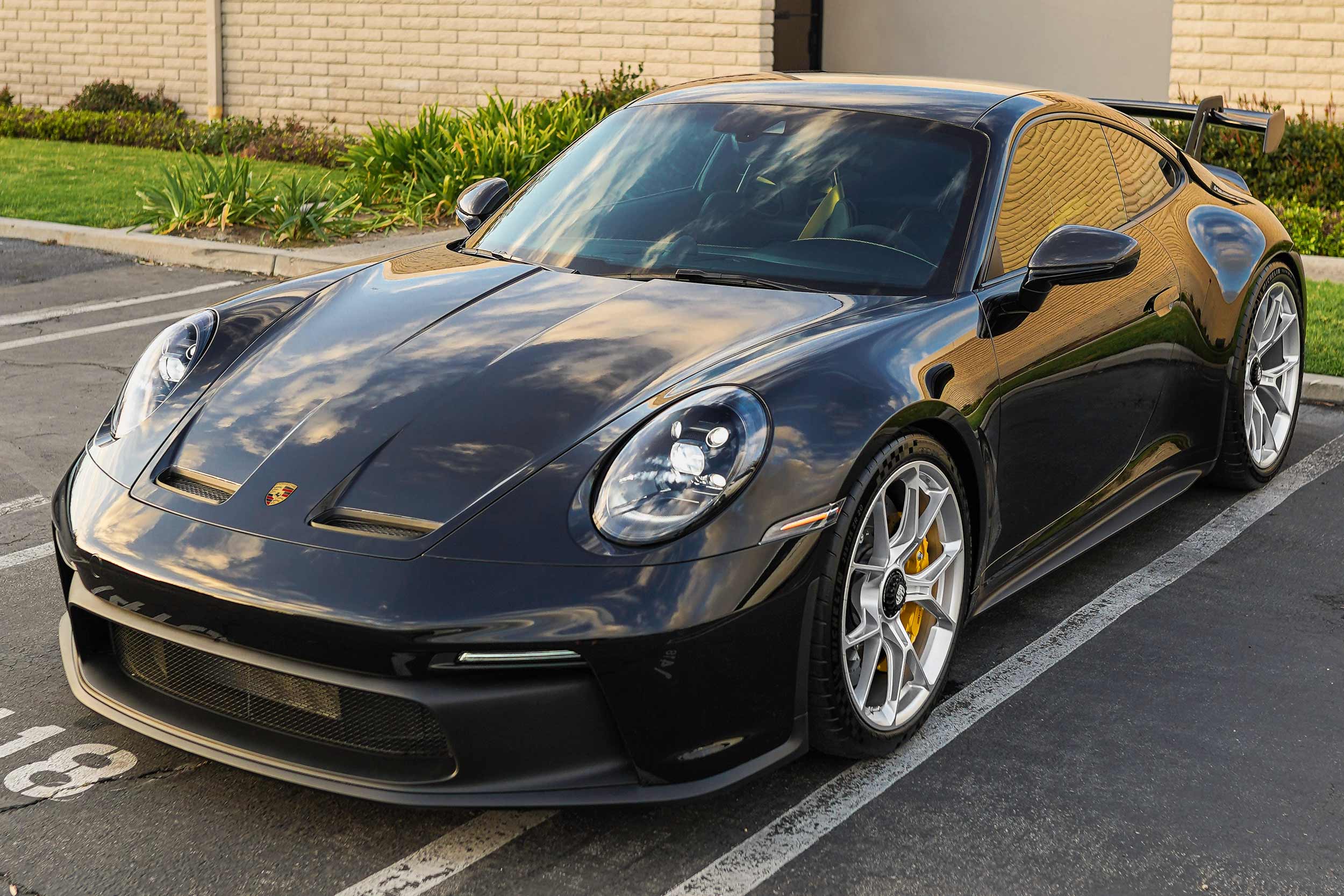 2021-black-porsche-gt3-sunset-reflection