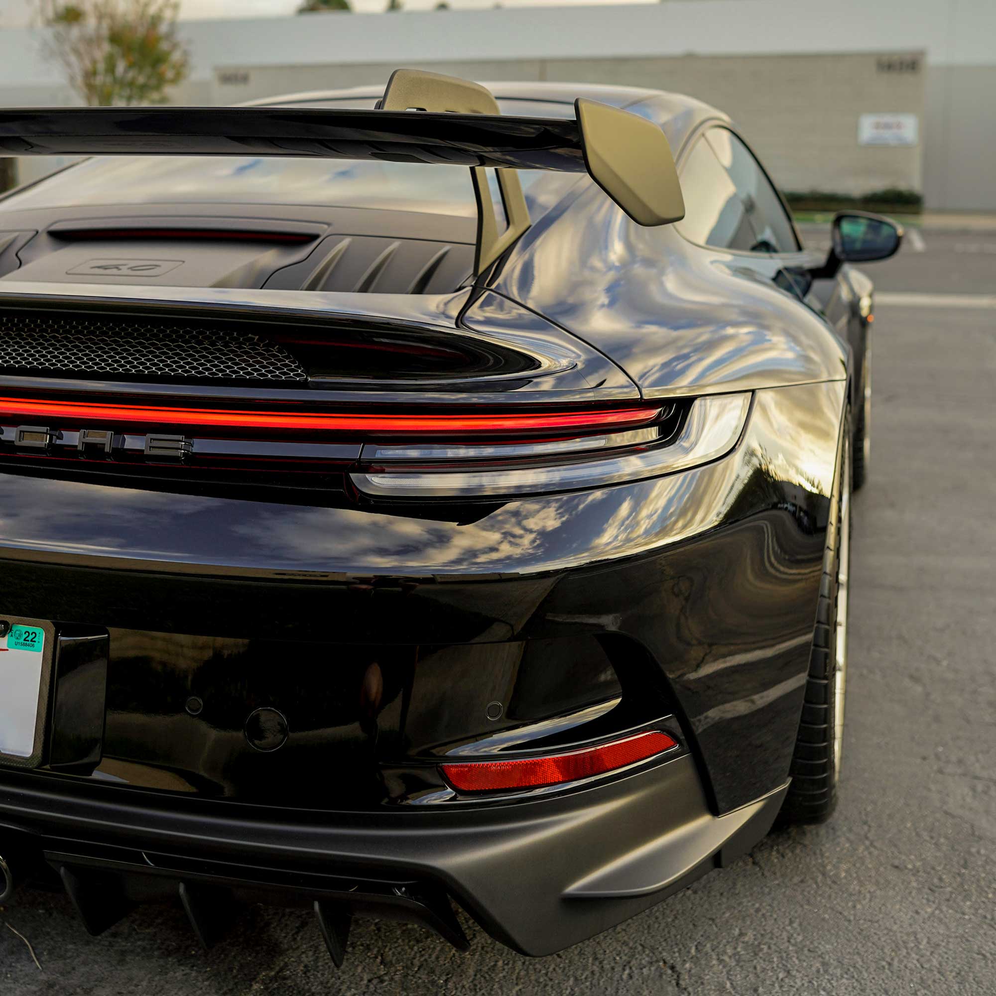 2021-black-porsche-gt3