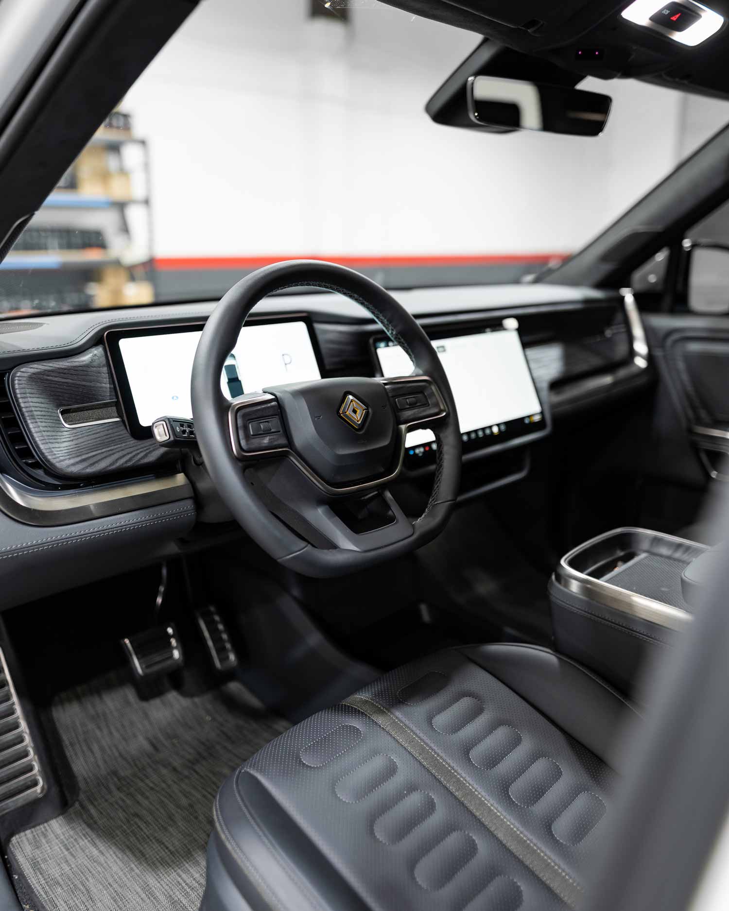 2022-rivian-rt1-steering-wheel-and-dashboard