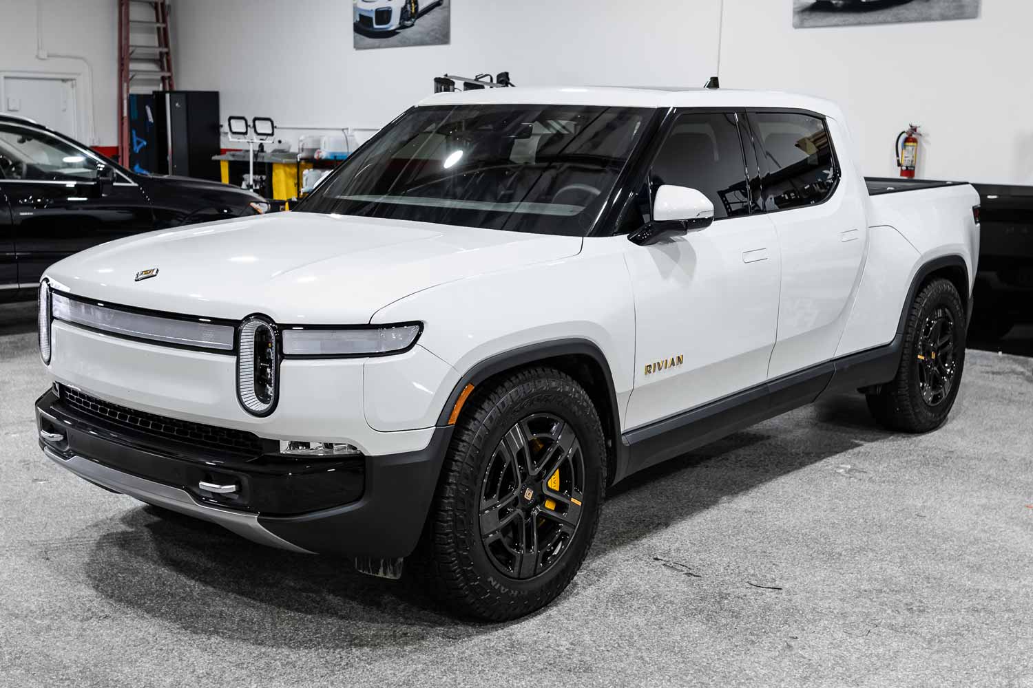 2022-white-rivian-rt1-ppf-and-tint