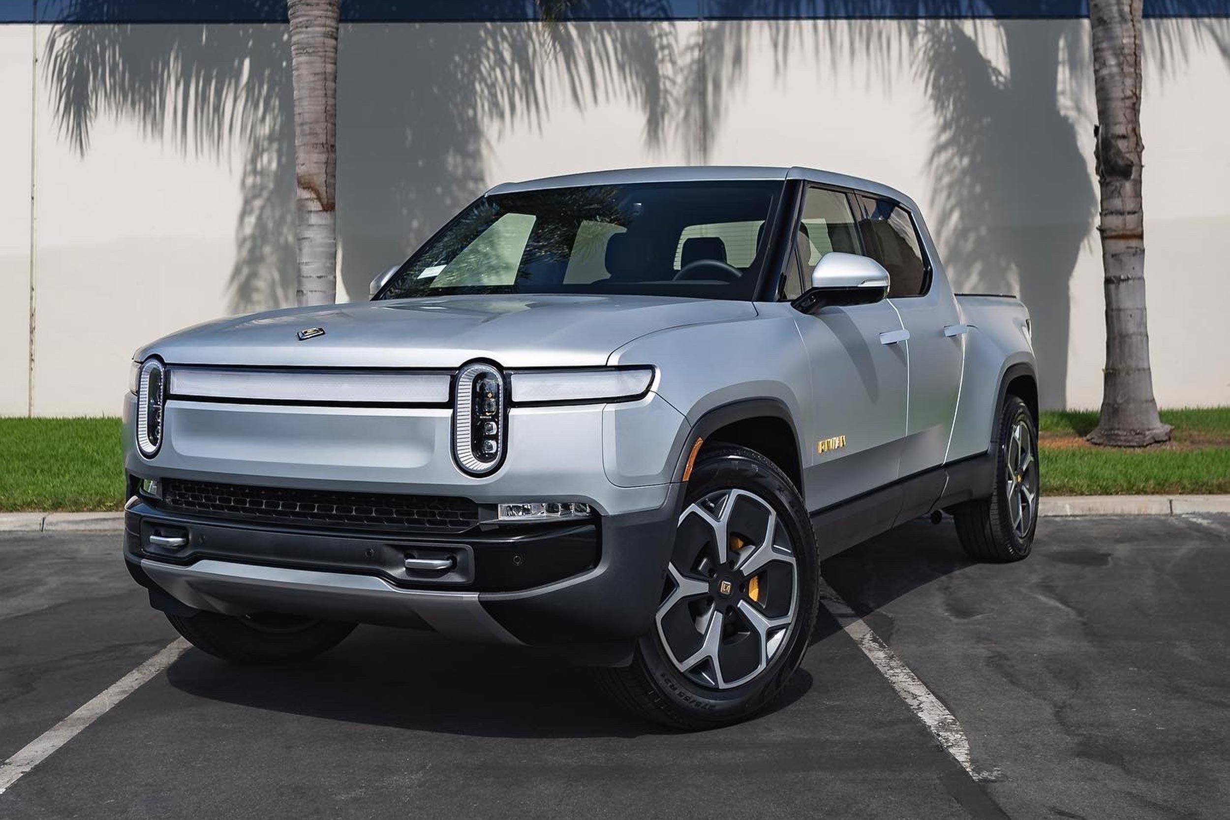 silver-rivian-rt1-with-stek-dynomatt-paint-protection-film