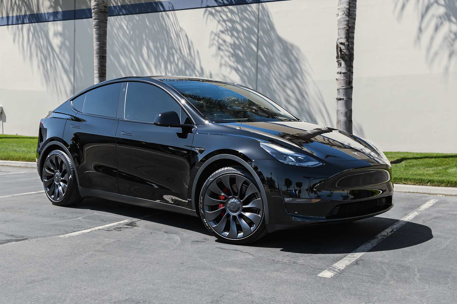 2021-black-tesla-model-y