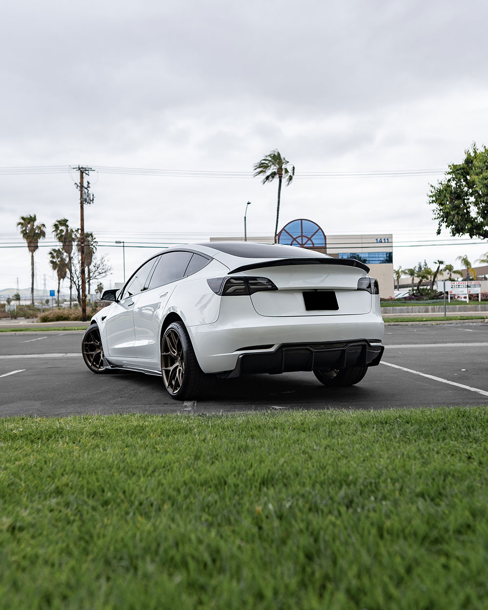 Custom White Tesla Model 3 on airbags with ADRO Carbon Fiber Kit-SFW-4